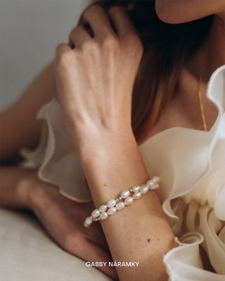 Perlový set, který doladí každý outfit 🤎 Dorazí vám v dárkové krabičce se stuhou, připraven potěšit 🎁 Objednáte zde 👉🏻...