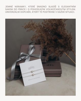Jemnost, která se hodí ke všemu 🤍 Náramky Gabby snadno sladíš s elegantním sakem do práce i s pohodovým volnočasovým...